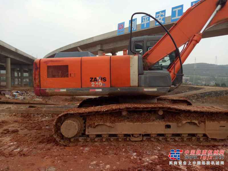 云南出售转让二手6800小时2011年日立ZX240挖掘机