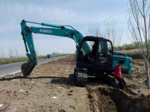 内蒙古出售转让二手1500小时2014年神钢SK130挖掘机