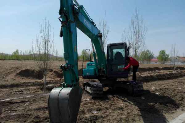 内蒙古出售转让二手1500小时2014年神钢SK130挖掘机
