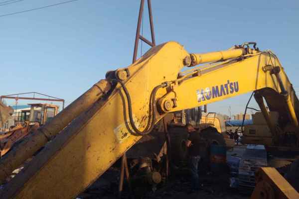 内蒙古出售转让二手8000小时2011年小松PC200挖掘机