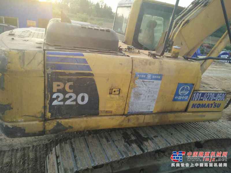 河南出售转让二手8000小时2009年小松PC220挖掘机