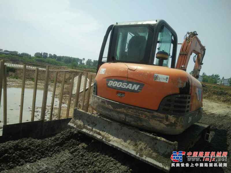湖北出售转让二手8500小时2010年斗山DH60挖掘机