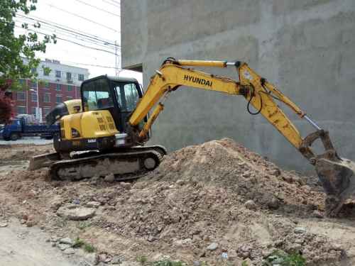 江苏出售转让二手2000小时2013年现代R60挖掘机