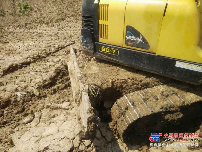 湖北出售转让二手4200小时2012年现代R60挖掘机
