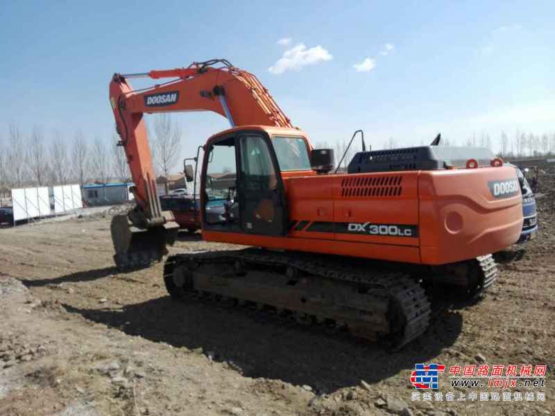 内蒙古出售转让二手4000小时2012年斗山DX300LC挖掘机
