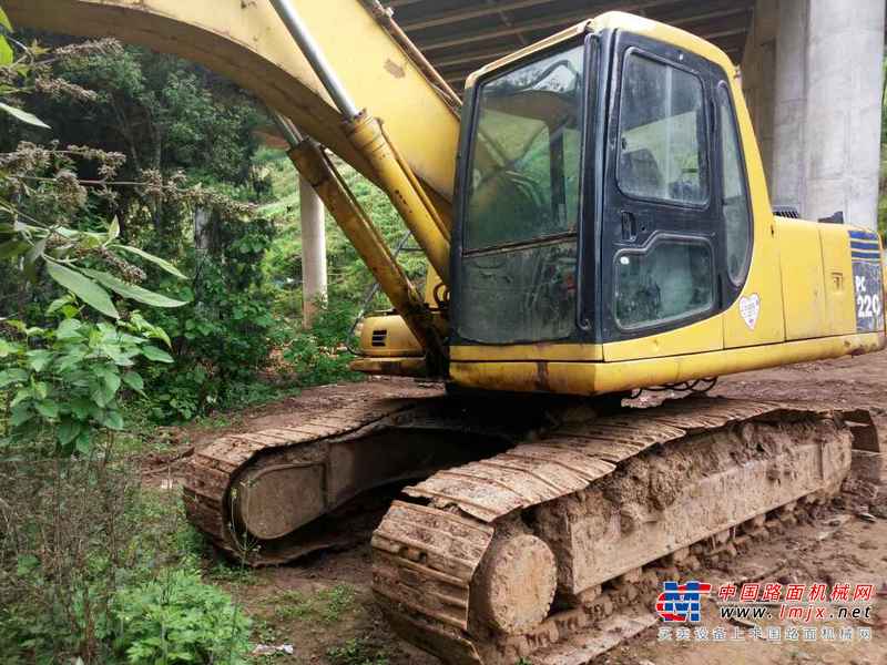 四川出售转让二手17000小时2003年小松PC200挖掘机