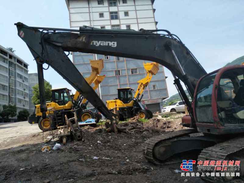 重庆出售转让二手10000小时2010年詹阳动力JY230E挖掘机