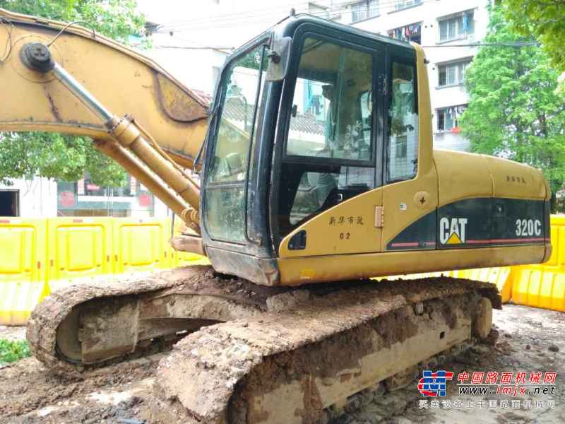 浙江出售转让二手15000小时2004年卡特彼勒320C挖掘机