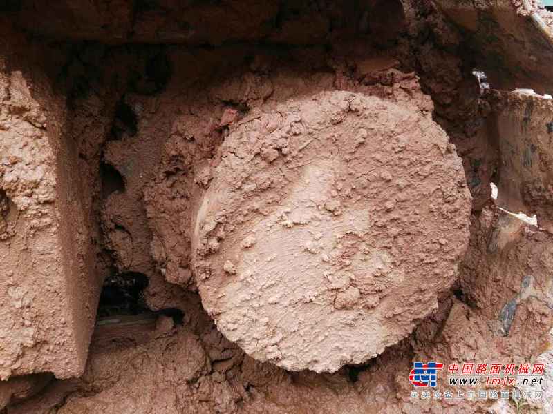 湖南出售转让二手7200小时2010年现代R225LC挖掘机