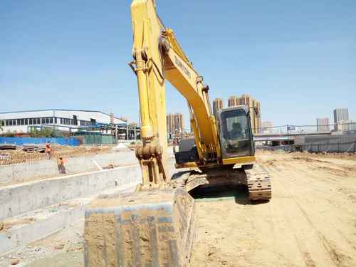 河北出售转让二手4000小时2014年住友SH220LC挖掘机