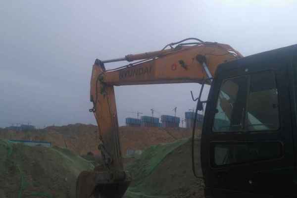 河南出售转让二手8680小时2010年现代R225挖掘机