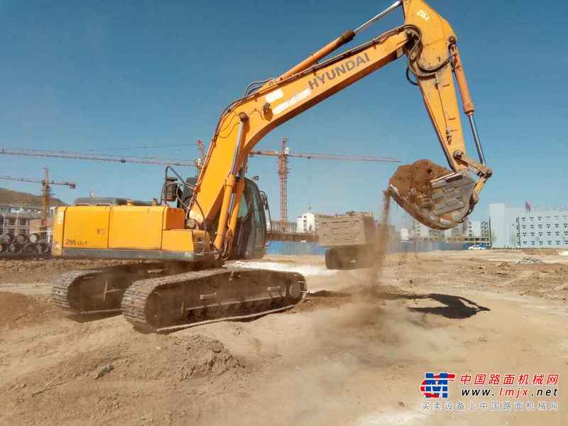 山西出售转让二手6000小时2012年现代R225LC挖掘机