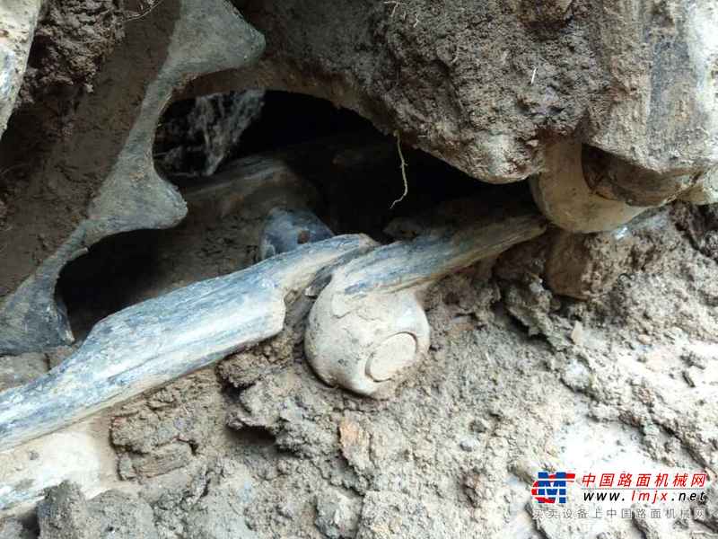 江西出售转让二手10700小时2010年日立ZX250H挖掘机