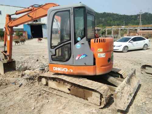 浙江出售转让二手8000小时2003年斗山DH60挖掘机