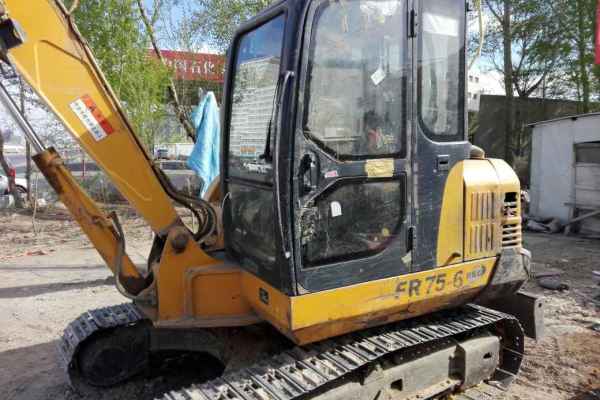 内蒙古出售转让二手8000小时2009年福田雷沃FR65挖掘机