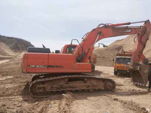 陕西出售转让二手8300小时2012年斗山DX260LC挖掘机