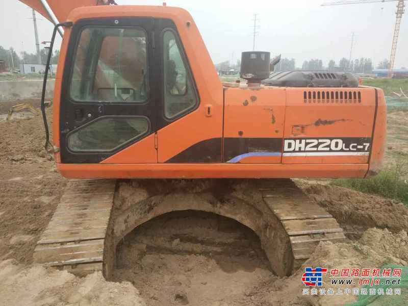 河南出售转让二手8000小时2010年斗山DH220LC挖掘机