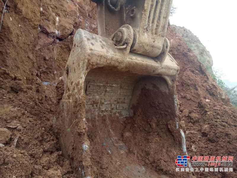 云南出售转让二手23000小时2003年神钢SK200挖掘机
