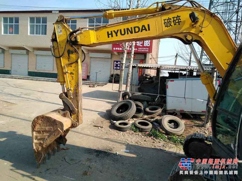 河南出售转让二手4500小时2013年现代R80挖掘机
