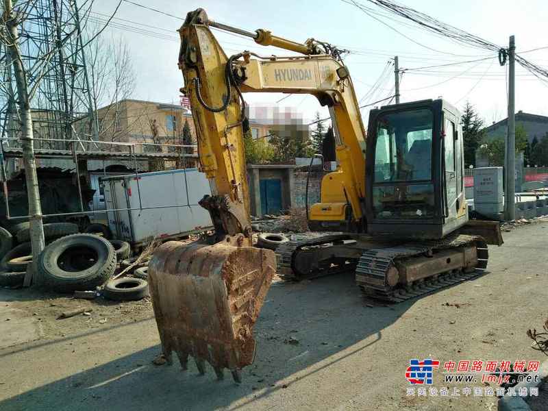 河南出售转让二手4500小时2013年现代R80挖掘机