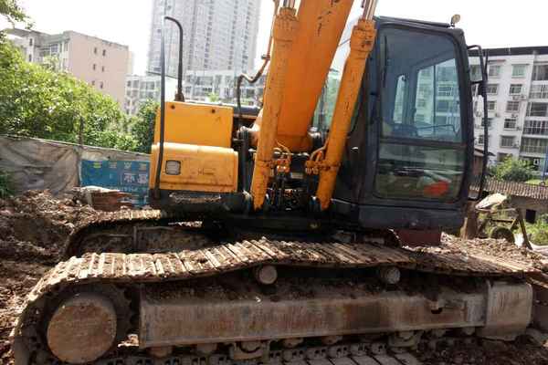 四川出售转让二手5000小时2012年现代R225LC挖掘机