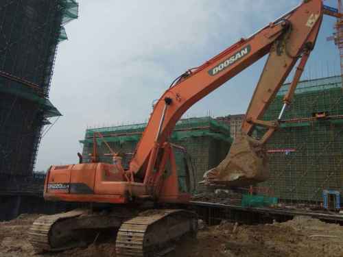 江苏出售转让二手15000小时2010年斗山DH220LC挖掘机