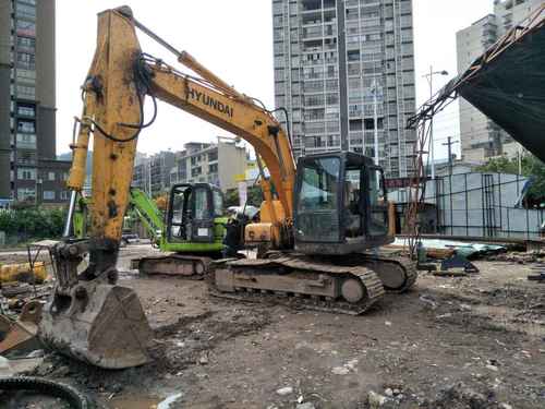 重庆出售转让二手11000小时2010年现代R110挖掘机