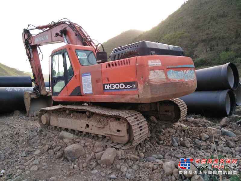 河南出售转让二手7000小时2010年斗山DX300LC挖掘机