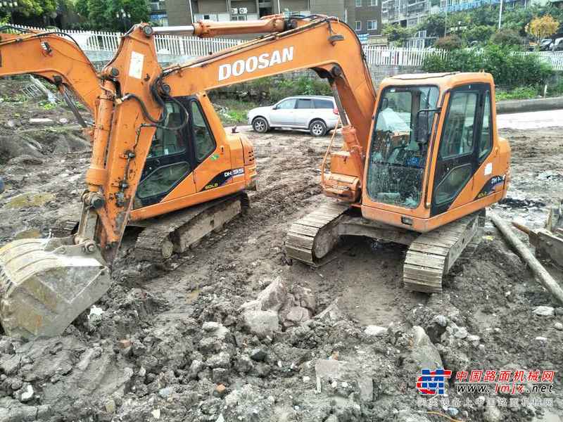 重庆出售转让二手9000小时2011年斗山DH80GOLD挖掘机