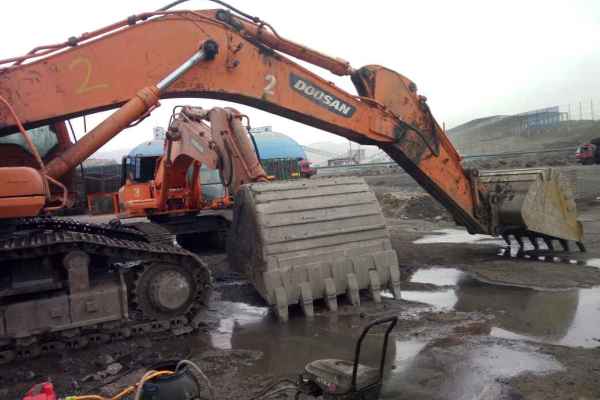 内蒙古出售转让二手8000小时2011年斗山DH500LC挖掘机
