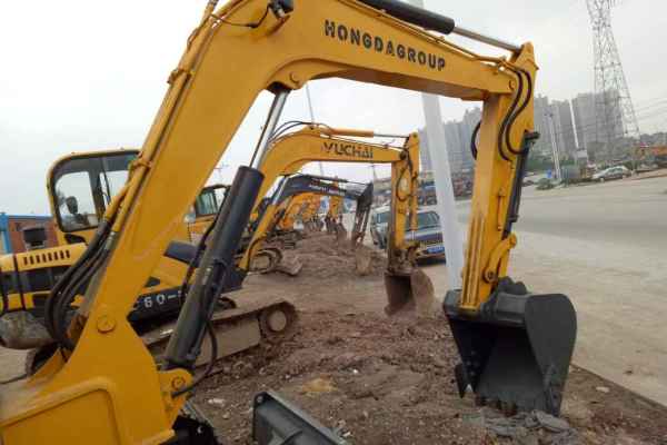 广西出售转让二手45小时2014年恒特重工HTL65挖掘机