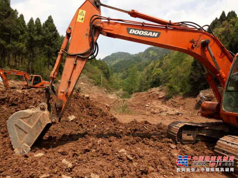 四川出售转让二手8000小时2011年斗山DH150LC挖掘机