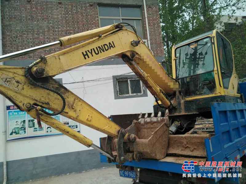 河南出售转让二手6300小时2011年现代R60挖掘机
