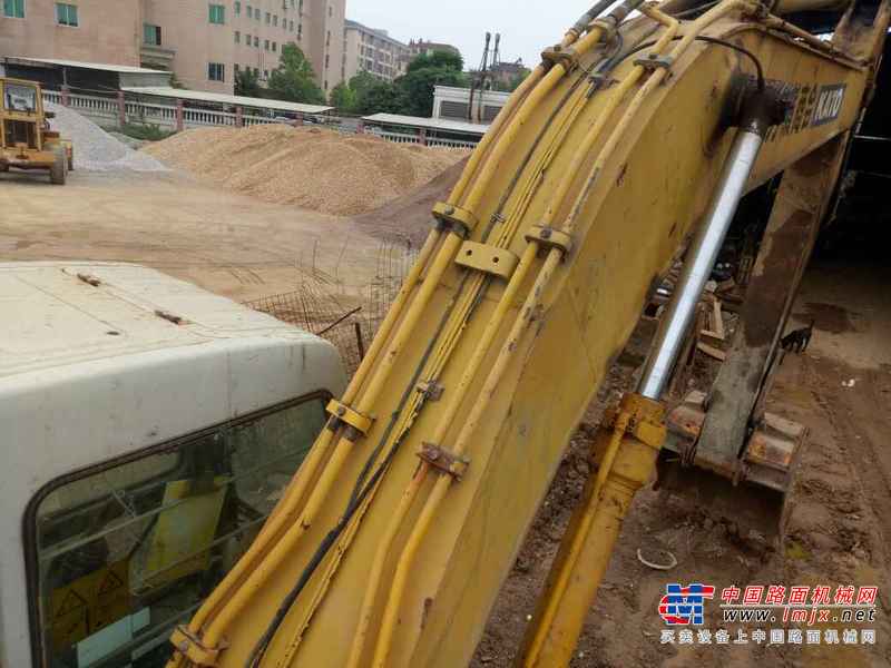 广东出售转让二手10340小时2005年加藤HD820III挖掘机