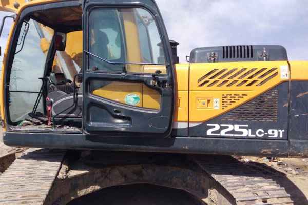 内蒙古出售转让二手12000小时2011年现代R225LC挖掘机