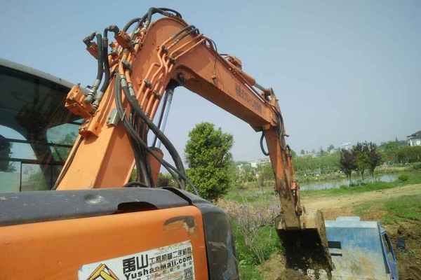湖北出售转让二手6000小时2007年日立ZX75US挖掘机