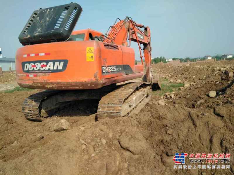 河南出售转让二手9000小时2010年斗山DH225LC挖掘机