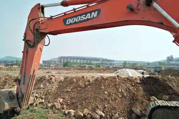 河南出售转让二手9000小时2010年斗山DH225LC挖掘机