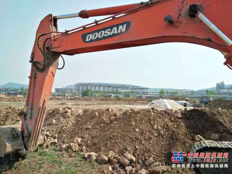 河南出售转让二手9000小时2010年斗山DH225LC挖掘机