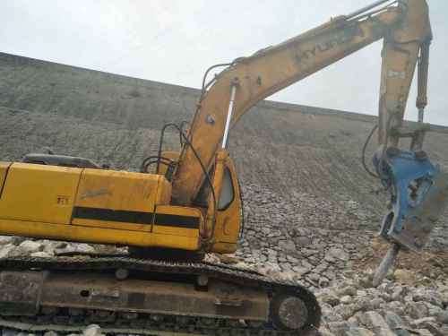 云南出售转让二手12000小时2006年现代R225挖掘机