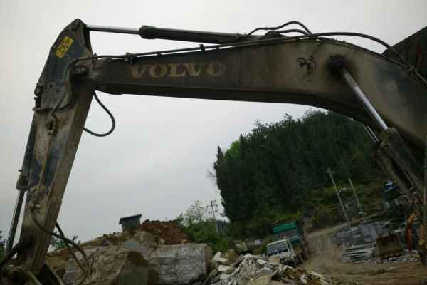 贵州出售转让二手8820小时2010年沃尔沃EC210B挖掘机