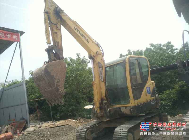 陕西出售转让二手3900小时2012年现代R60挖掘机