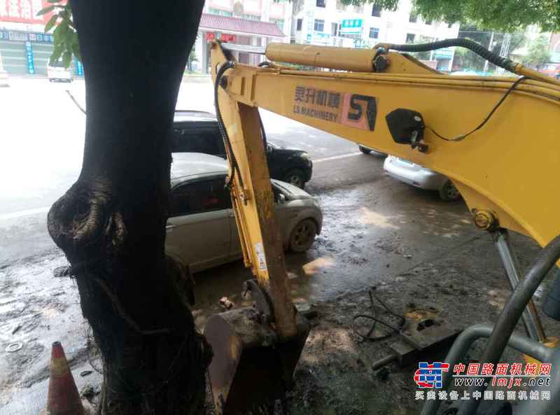广东出售转让二手3500小时2014年灵升机械65挖掘机