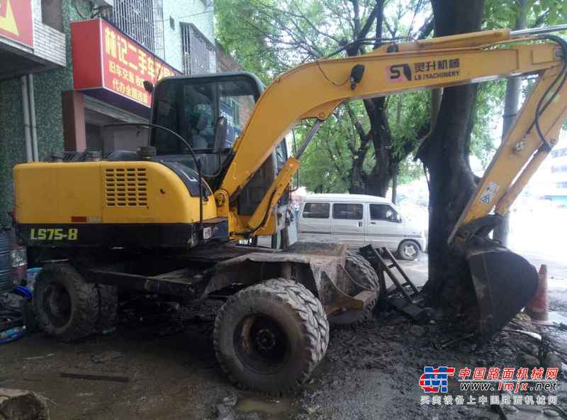 广东出售转让二手3500小时2014年灵升机械65挖掘机