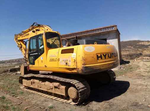 山西出售转让二手8000小时2004年现代R220LC挖掘机