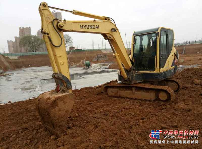 山西出售转让二手4000小时2013年现代R60挖掘机