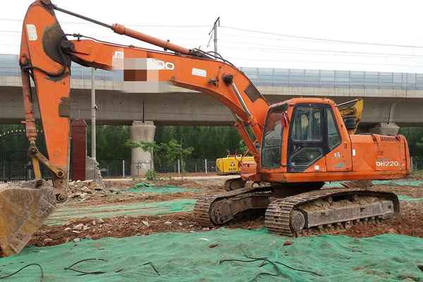 河南出售转让二手12000小时2004年大宇DH220LC挖掘机