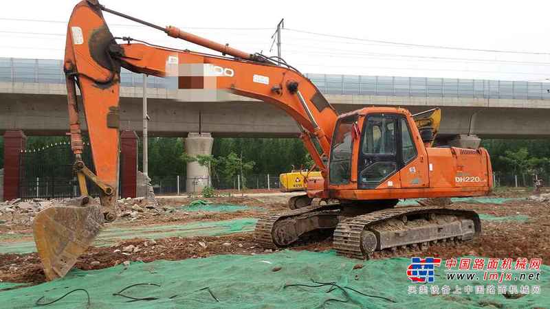 河南出售转让二手12000小时2004年大宇DH220LC挖掘机