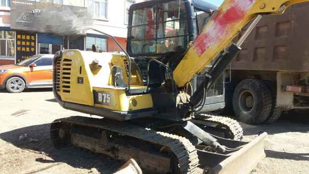 内蒙古出售转让二手3100小时2013年洋马B65挖掘机
