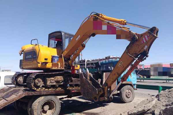 内蒙古出售转让二手8000小时2010年福田雷沃FR85挖掘机